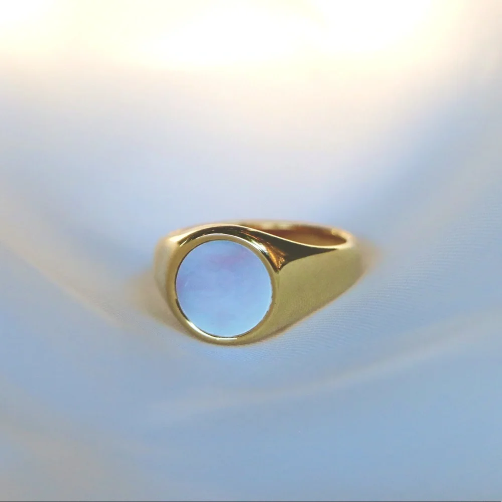 Pearl Shell Ring - 18K Gold - Picture 1 of 6